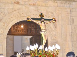 04-procesion-cristo-de-la-expiracion-villaescusa-llegada-parroquia-93